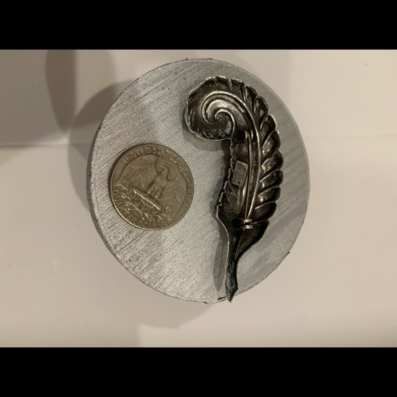 Sterling Silver leaf pin. - Picture 4 of 7